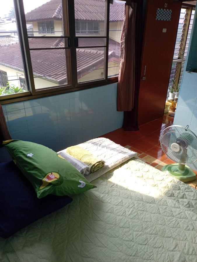 Np Guesthouse Trat Exterior foto
