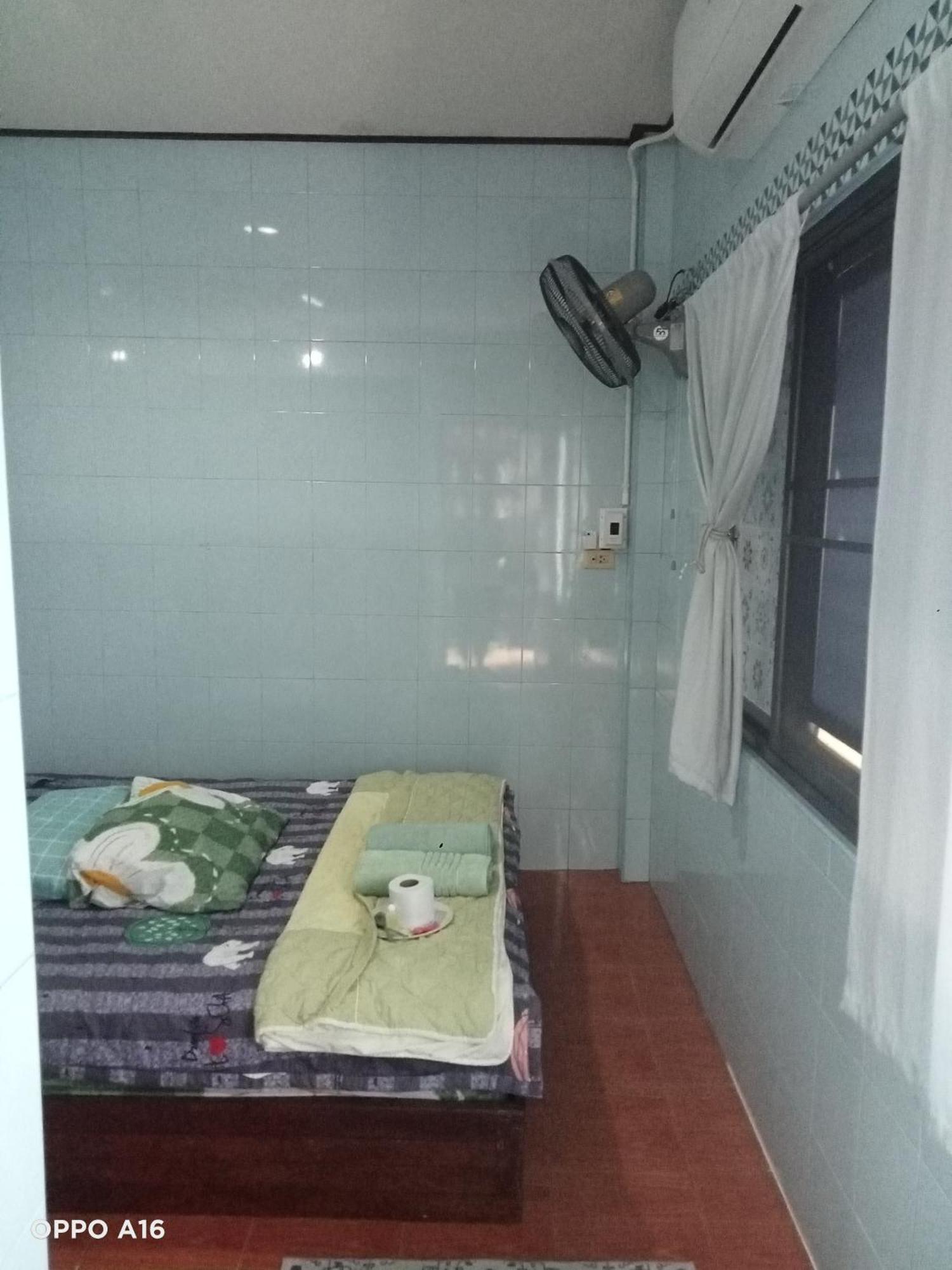 Np Guesthouse Trat Exterior foto